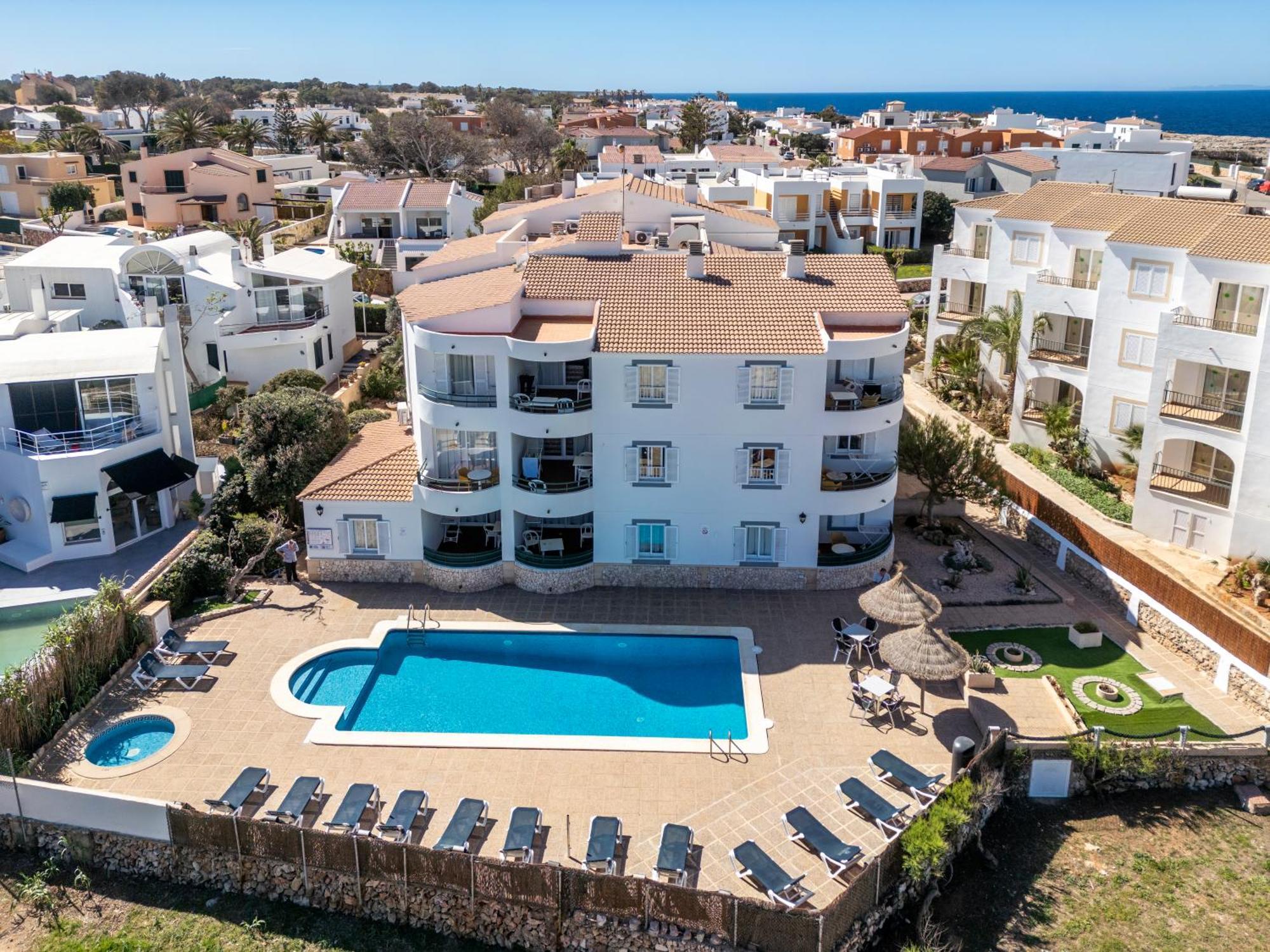 Apartamentos Sol Ponent Cala Blanca  Exterior foto