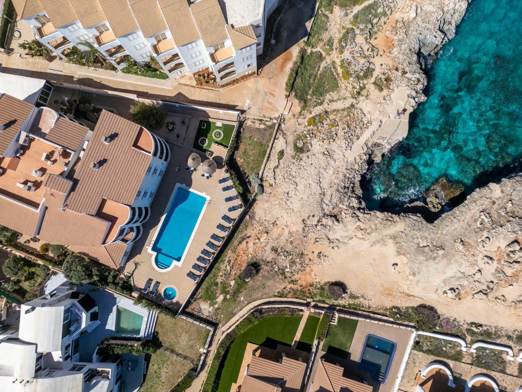 Apartamentos Sol Ponent Cala Blanca  Exterior foto
