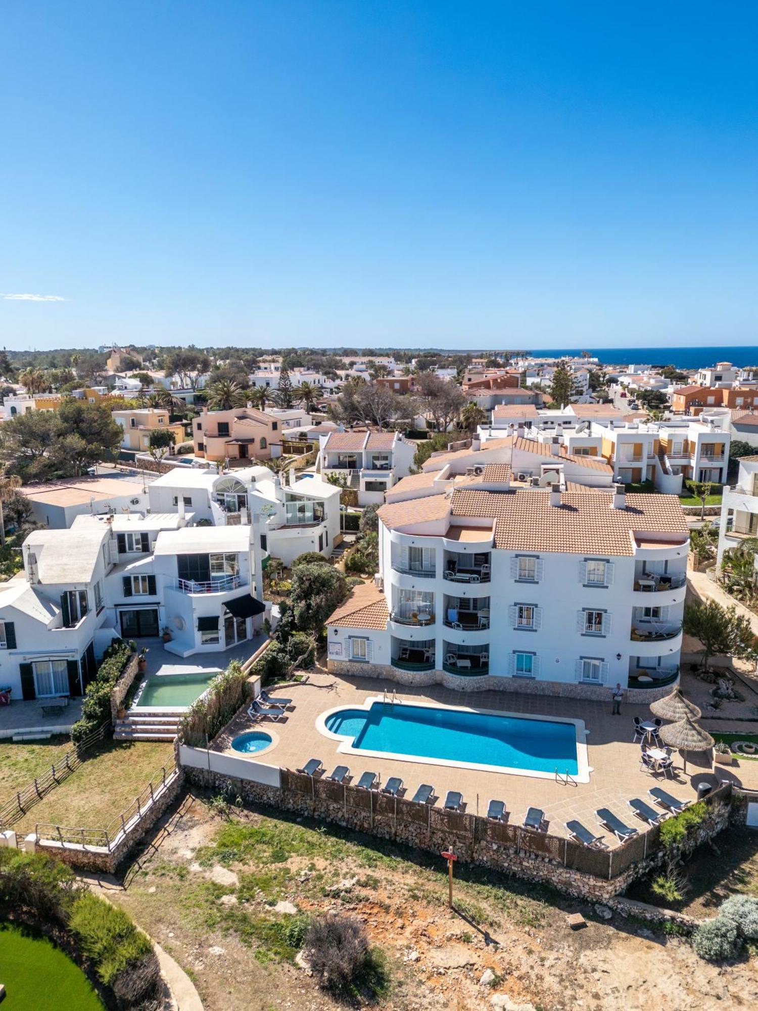 Apartamentos Sol Ponent Cala Blanca  Exterior foto