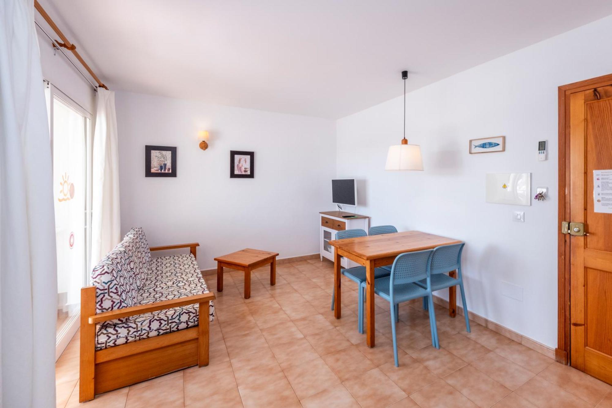 Apartamentos Sol Ponent Cala Blanca  Exterior foto