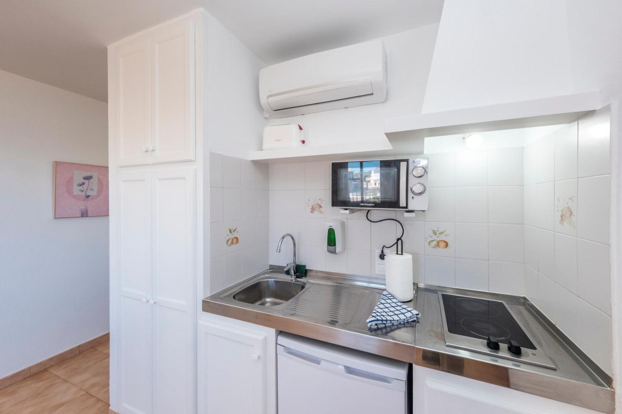 Apartamentos Sol Ponent Cala Blanca  Exterior foto