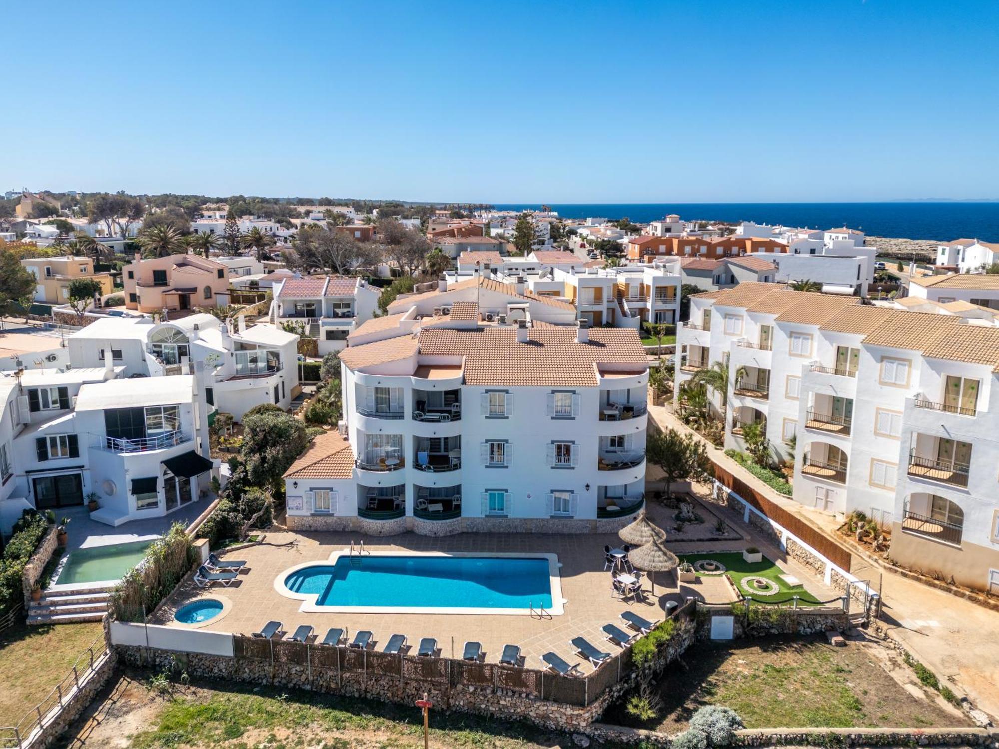 Apartamentos Sol Ponent Cala Blanca  Exterior foto