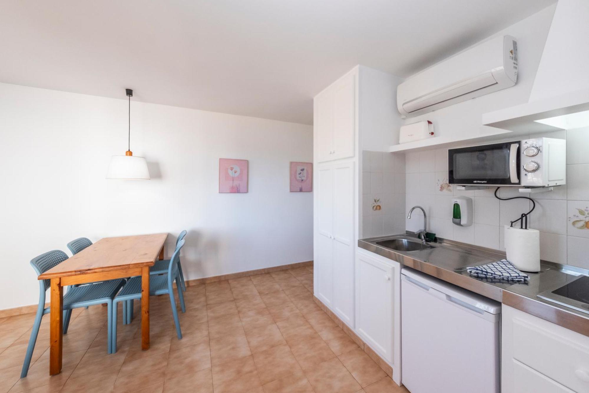 Apartamentos Sol Ponent Cala Blanca  Exterior foto