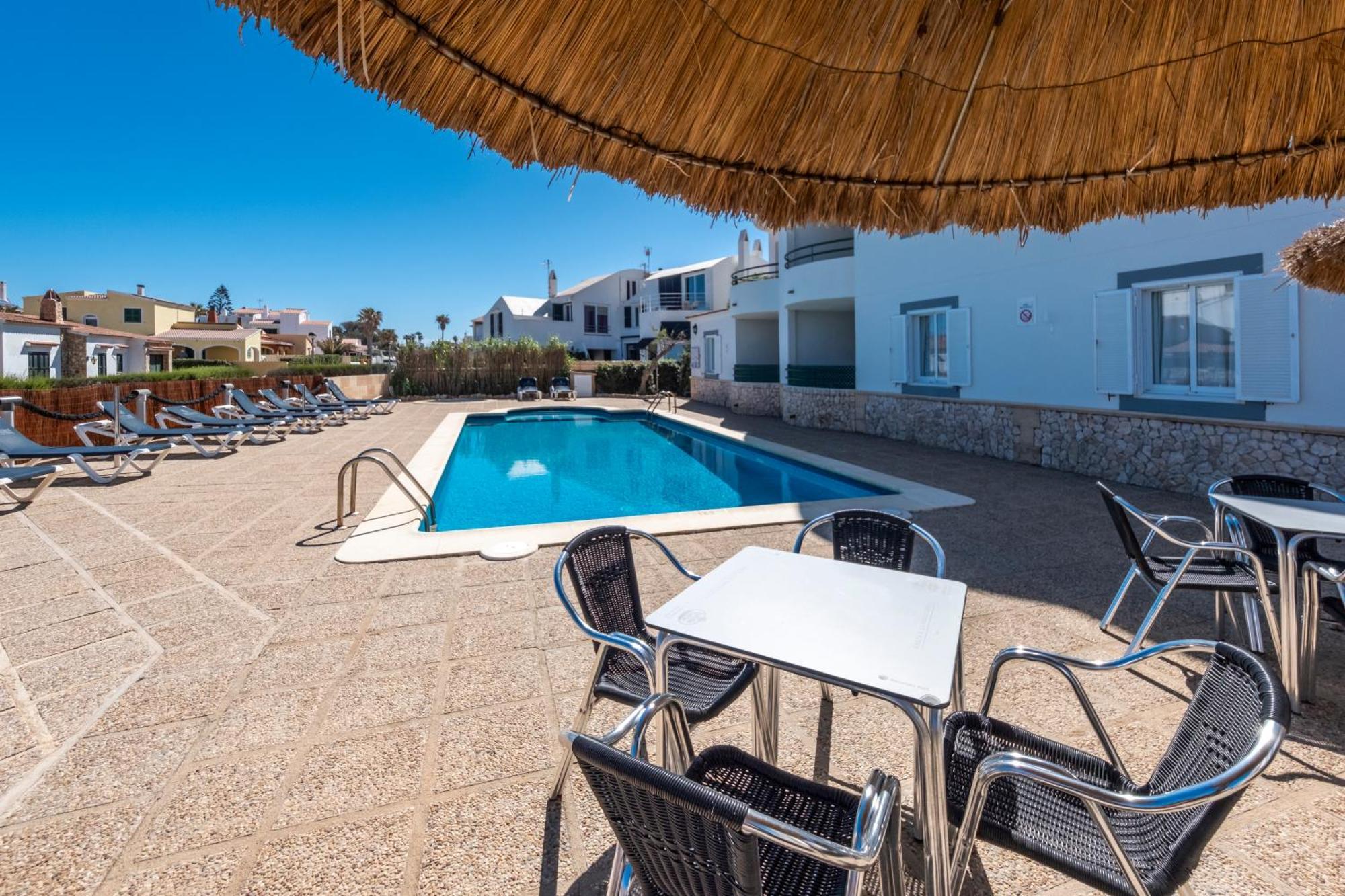 Apartamentos Sol Ponent Cala Blanca  Exterior foto