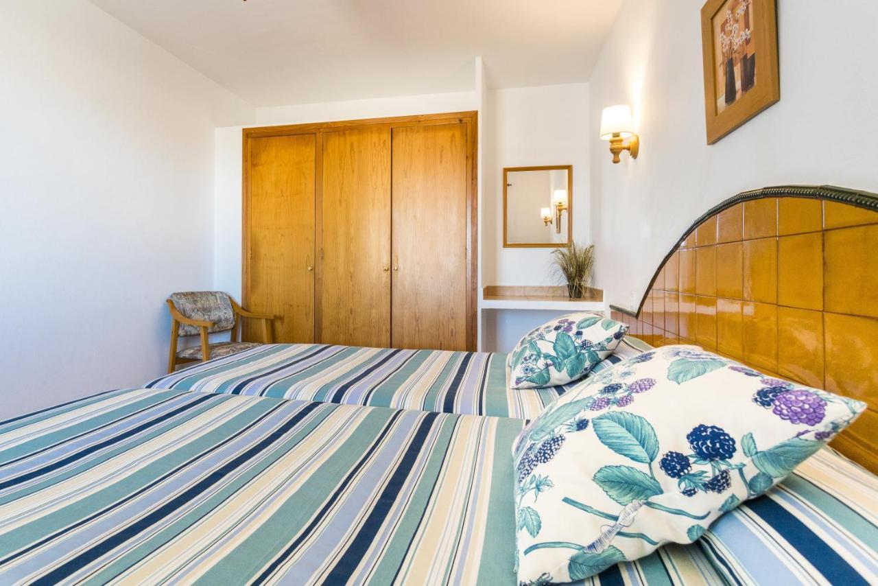Apartamentos Sol Ponent Cala Blanca  Exterior foto